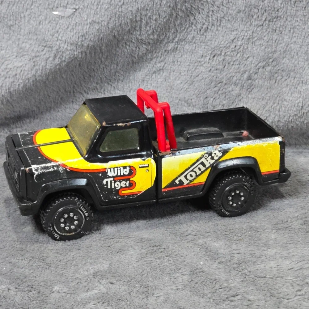 Vintage Tonka Wild Tiger Pickup Truck Diecast Toy Black Yellow Off-Road